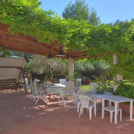 With Private Pool In Hébergement de vacances